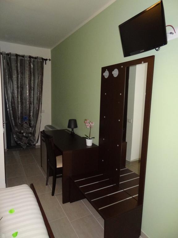 Affittacamere Rooms Di Matteo San Paolo di Iesi Bagian luar foto