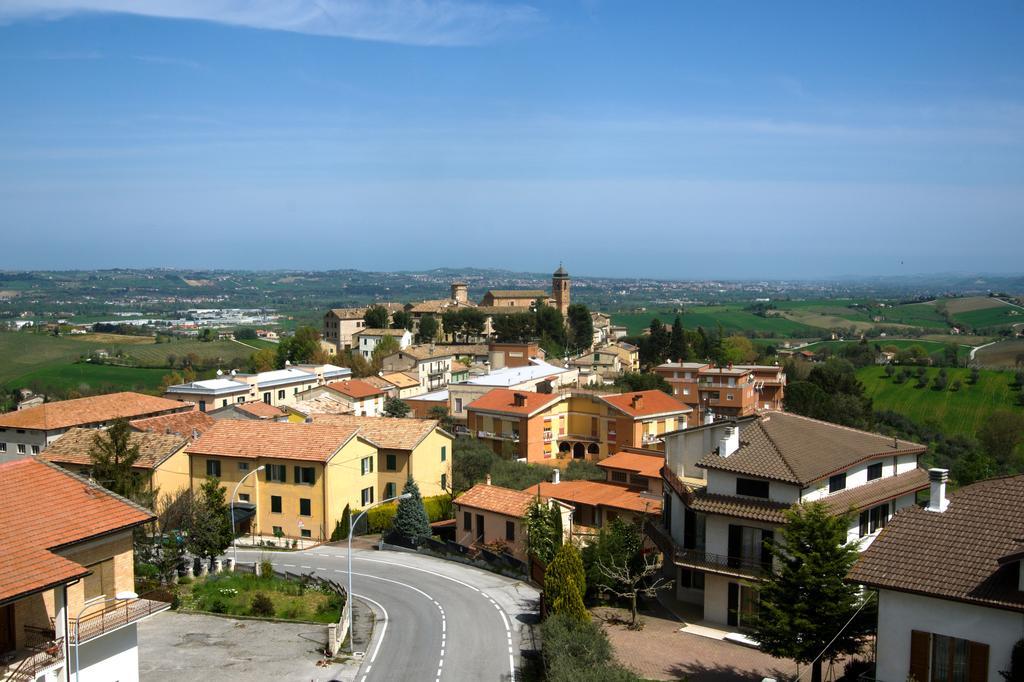 Affittacamere Rooms Di Matteo San Paolo di Iesi Bagian luar foto