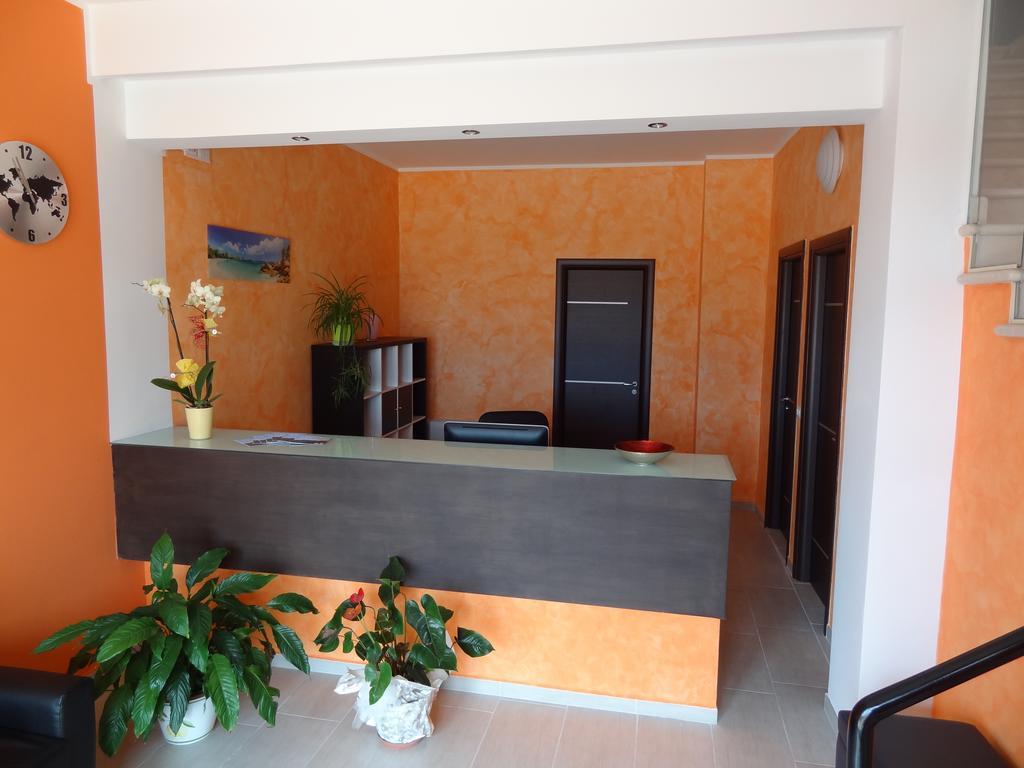Affittacamere Rooms Di Matteo San Paolo di Iesi Bagian luar foto