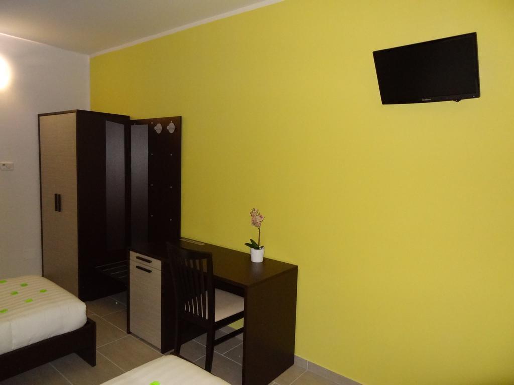 Affittacamere Rooms Di Matteo San Paolo di Iesi Bagian luar foto