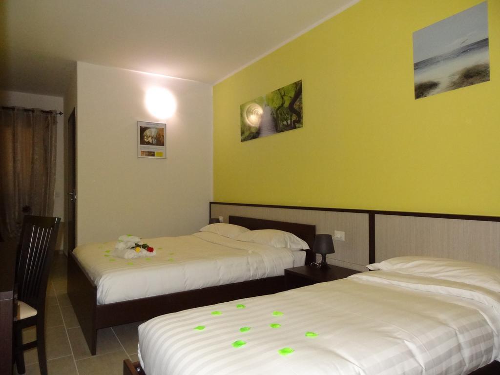 Affittacamere Rooms Di Matteo San Paolo di Iesi Bagian luar foto