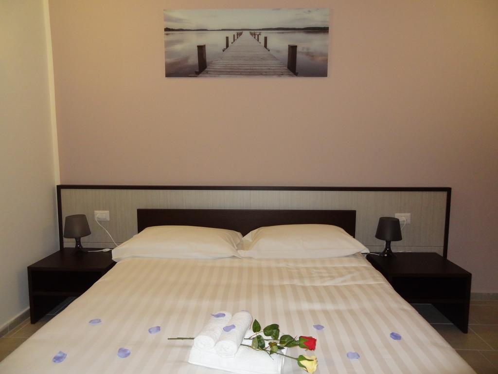 Affittacamere Rooms Di Matteo San Paolo di Iesi Bagian luar foto