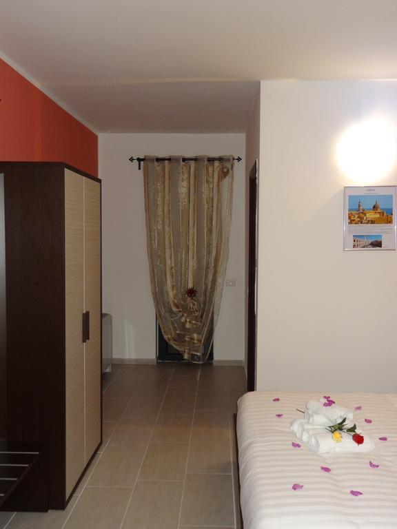 Affittacamere Rooms Di Matteo San Paolo di Iesi Bagian luar foto