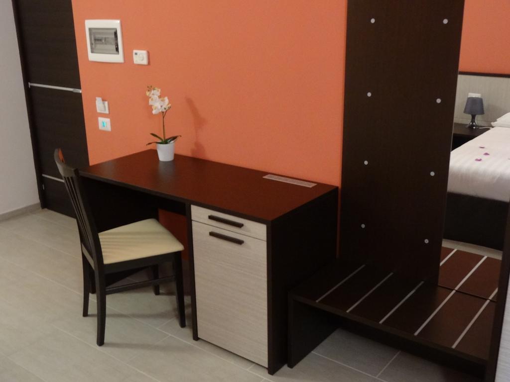 Affittacamere Rooms Di Matteo San Paolo di Iesi Bagian luar foto