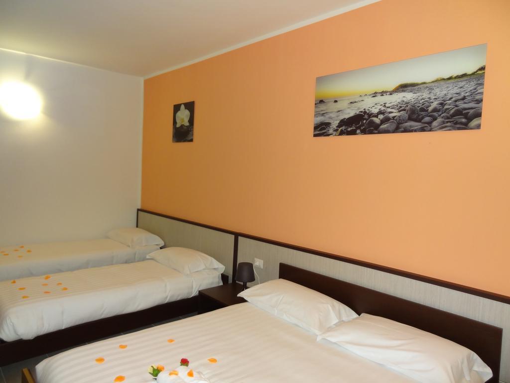 Affittacamere Rooms Di Matteo San Paolo di Iesi Bagian luar foto